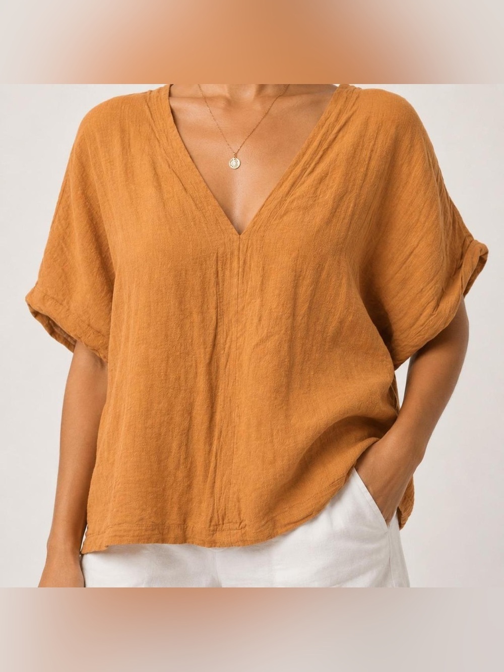 ❤️❤️Universal Thread Mustard Color Textured Short-Sleeve V-Notch Top